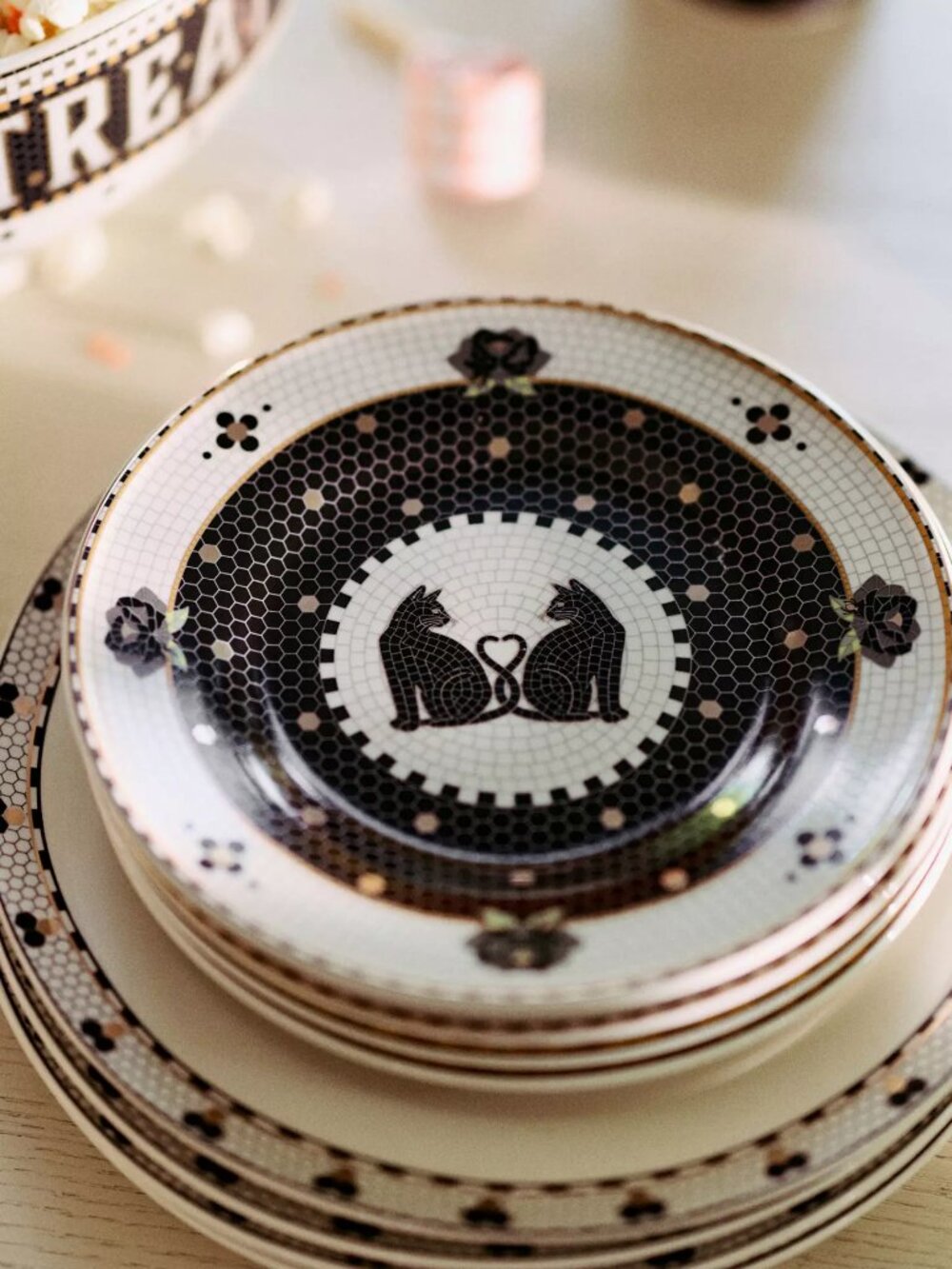 Anthropologie Halloween Cats Dessert Plate 24k gold-decaled glazed stoneware NEW - Picture 2 of 9